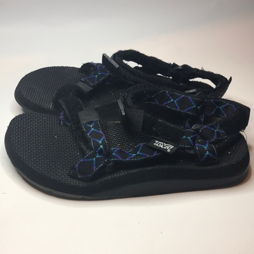 Teva purple and black women’s size 7 scandals